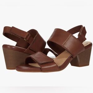 Like new Clarks Lorene bright heeled in Brown Leather size 8.5